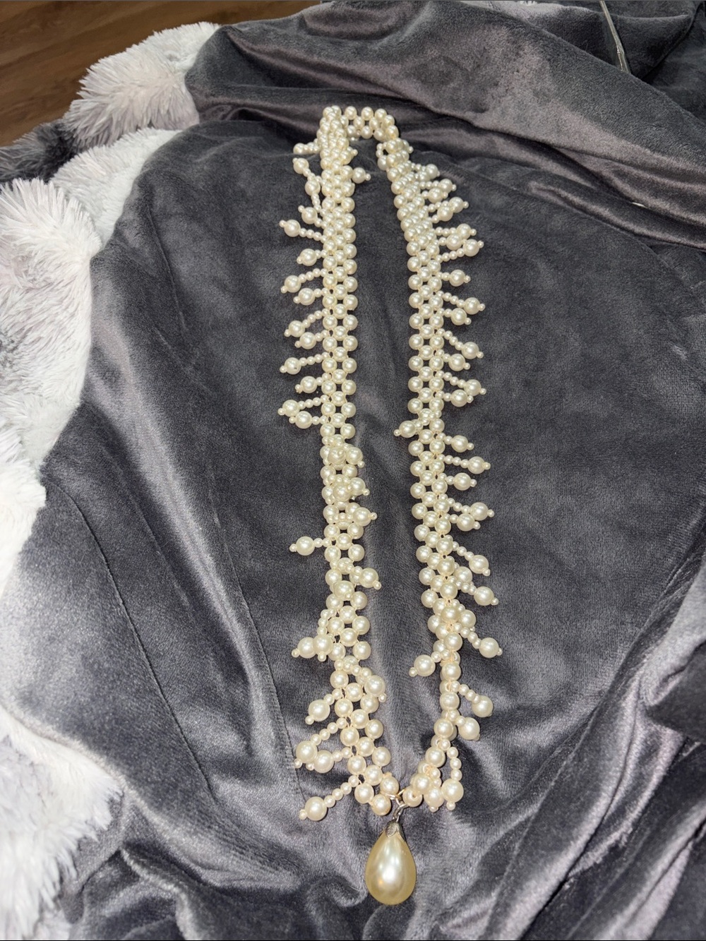 Vintage Pearl Cluster Necklace Womens OS Cream Good Teardrop Pendant 17in